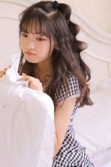 《艳妇荡乳》